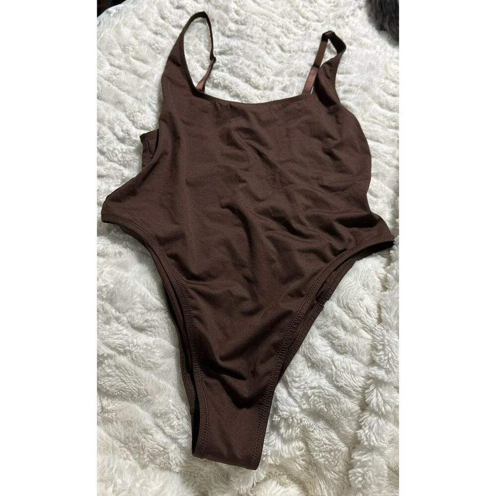 Skims Recycled Swim Scoop Neck One Piece Cocoa - Picture 4 of 7